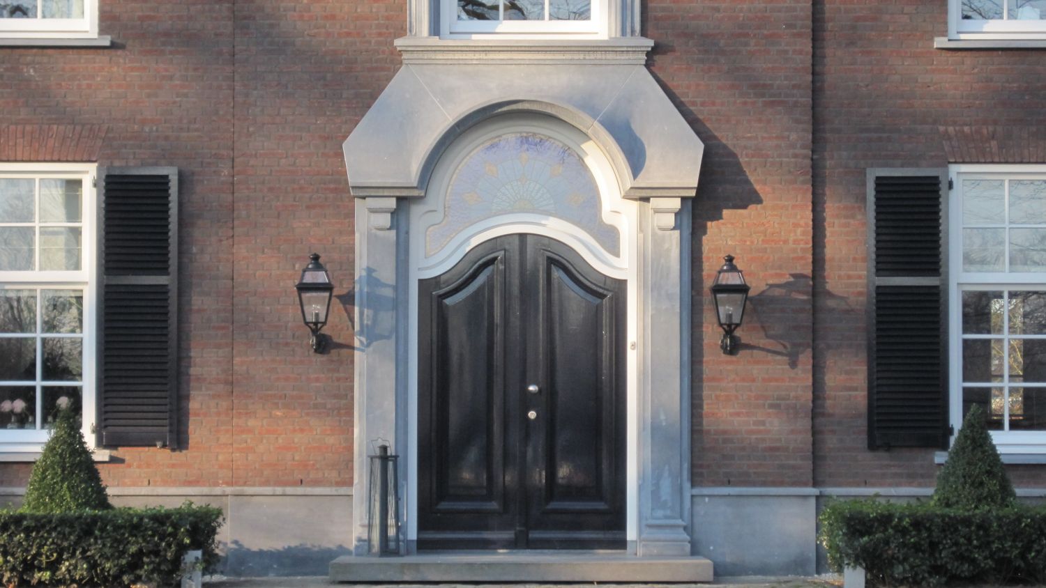 voordeur omlijsting facade hardsteen