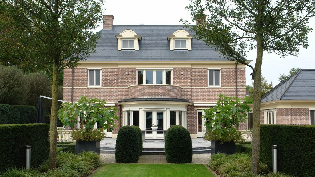 statig landhuis uden balkon