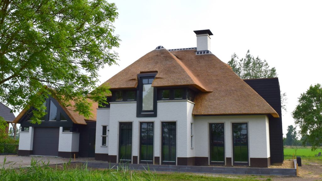 Rietgedekte villa Meierijstad